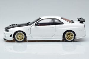 Nissan Skyline GT-R R34 Nismo Z-Tune Balts MotorHelix 1:18 M83407 Metāls — attēls 5 no 11
