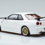 Nissan Skyline GT-R R34 Nismo Z-Tune Balts MotorHelix 1:18 - image 7 of 11