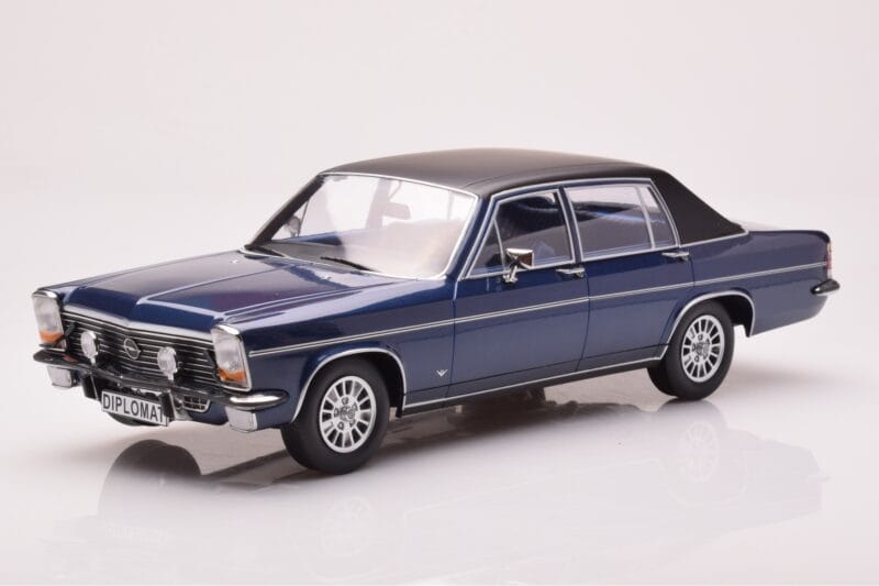 Opel Diplomat B Tumši Zils Metaliks MCG 1:18