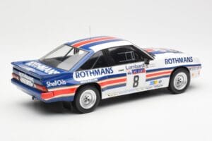 Opel Manta 400 Rothmans #8 J. McRae / I. Grindrod Lombard RAC Rally 1983 IXO 1:18 18RMC038A Metāls — attēls 2 no 6