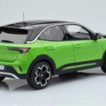Opel Mokka-e GS Line Matcha Zaļš Otto 1:18 - image 2 of 5