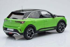 Opel Mokka-e GS Line Matcha Zaļš Otto 1:18 OT435 Sveķi — attēls 2 no 5
