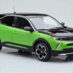Opel Mokka-e GS Line Matcha Zaļš Otto 1:18 - image 3 of 5