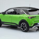 Opel Mokka-e GS Line Matcha Zaļš Otto 1:18 - image 4 of 5