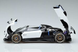 Pagani Zonda HP Barchetta Carbon Fiber Balts LCD 1:18 LCD18009-WH Metāls — attēls 4 no 9