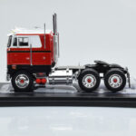 Peterbilt 352 Pacemaker Sarkans Balts IXO 1:43 - image 2 of 4
