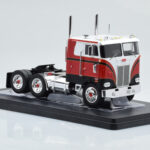 Peterbilt 352 Pacemaker Sarkans Balts IXO 1:43 - image 3 of 4