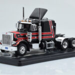 Peterbilt 359 Melns Sarkans IXO 1:43