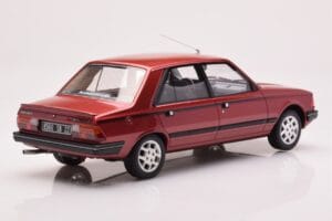 Peugeot 305 GTX Sarkans Plaisir Otto 1:18 OT1032 Sveķi — attēls 2 no 6