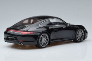 Porsche 911 991 Carrera 4 Black Edition GT Spirit 1:18 GT114 Sveķi — attēls 2 no 6