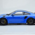 Porsche 911 GT2 RS 991.2 Weissach Package Zils Melnie Magnija Diski Minichamps 1:18 - image 3 of 6