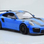 Porsche 911 GT2 RS 991.2 Weissach Package Zils Melnie Magnija Diski Minichamps 1:18 - image 4 of 6