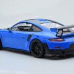Porsche 911 GT2 RS 991.2 Weissach Package Zils Melnie Magnija Diski Minichamps 1:18 - image 5 of 6