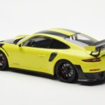 Porsche 911 991.2 GT2 RS Gaiši Zaļš Ar Melniem Magnija Diskiem Minichamps 1:18 - image 5 of 6