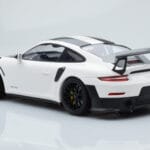 Porsche 911 GT2 RS 991.2 Weissach Package Balts Melnie Magnija Diski Minichamps 1:18 - image 5 of 6