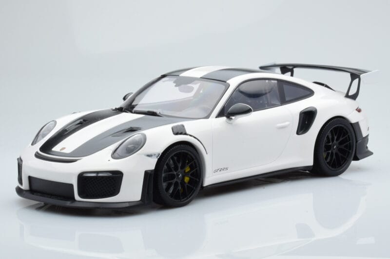 Porsche 911 GT2 RS 991.2 Weissach Package Balts Melnie Magnija Diski Minichamps 1:18