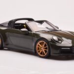 Porsche 911 992 Targa 4S Olīvzaļš GT Spirit 1:18 - image 4 of 6
