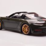 Porsche 911 992 Targa 4S Olīvzaļš GT Spirit 1:18 - image 5 of 6