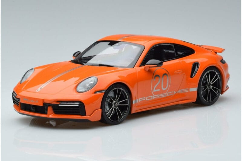 Porsche 911 992 Turbo S China 20th Anniversary Oranžs Minichamps 1:18