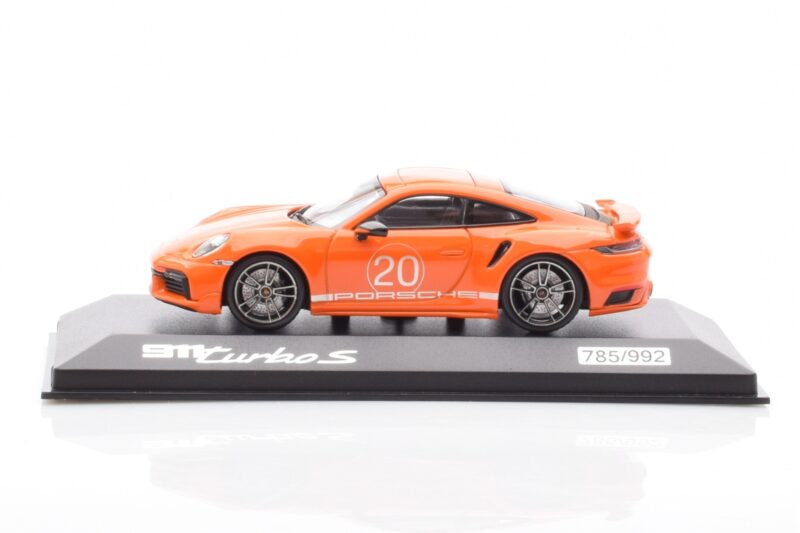 Porsche 911 992 Turbo S Gulf Oranžs Minichamps 1:43