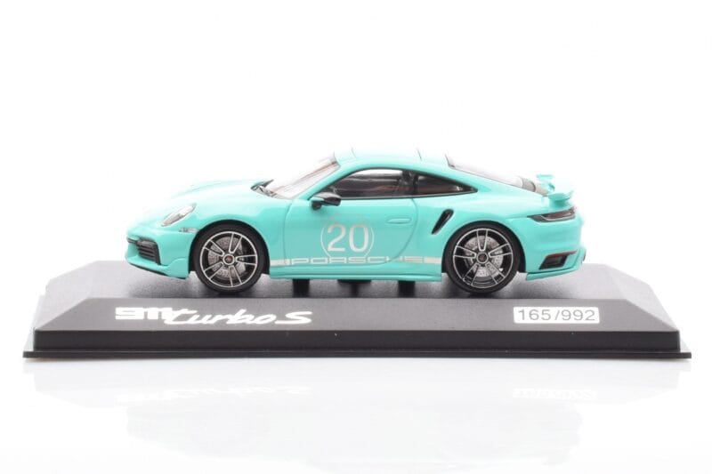 Porsche 911 992 Turbo S Mint Zaļš Minichamps 1:43