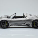 Porsche 918 Spyder Prototips Pelēks Metallik Minichamps 1:18 - image 4 of 7
