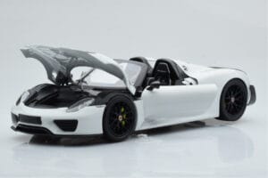 Porsche 918 Spyder Weissach Package Balts Ar Melniem Diskiem Minichamps 1:18 113062443 Metāls — attēls 2 no 9