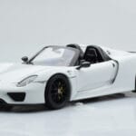 Porsche 918 Spyder Weissach Package Balts Ar Melniem Diskiem Minichamps 1:18