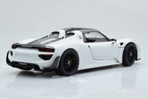Porsche 918 Spyder Weissach Package Balts Ar Melniem Diskiem Minichamps 1:18 113062443 Metāls — attēls 3 no 9