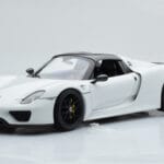 Porsche 918 Spyder Weissach Package Balts Ar Melniem Diskiem Minichamps 1:18 - image 4 of 9