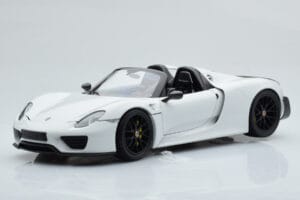 Porsche 918 Spyder Weissach Package Balts Ar Melniem Diskiem Minichamps 1:18