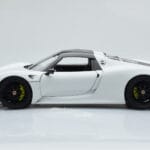 Porsche 918 Spyder Weissach Package Balts Ar Melniem Diskiem Minichamps 1:18 - image 5 of 9