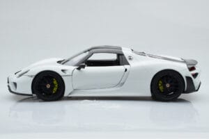 Porsche 918 Spyder Weissach Package Balts Ar Melniem Diskiem Minichamps 1:18 113062443 Metāls — attēls 5 no 9