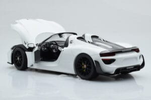 Porsche 918 Spyder Weissach Package Balts Ar Melniem Diskiem Minichamps 1:18 113062443 Metāls — attēls 6 no 9