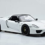 Porsche 918 Spyder Weissach Package Balts Ar Melniem Diskiem Minichamps 1:18 - image 7 of 9