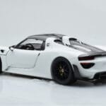 Porsche 918 Spyder Weissach Package Balts Ar Melniem Diskiem Minichamps 1:18 - image 8 of 9