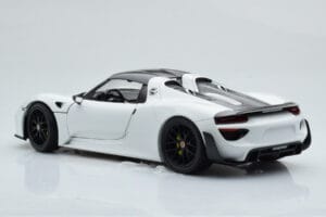 Porsche 918 Spyder Weissach Package Balts Ar Melniem Diskiem Minichamps 1:18 113062443 Metāls — attēls 8 no 9