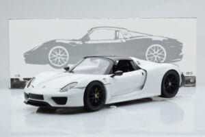 Porsche 918 Spyder Weissach Package Balts Ar Melniem Diskiem Minichamps 1:18 113062443 Metāls — attēls 9 no 9