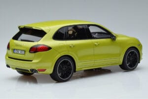 Porsche Cayenne GTS 92A Peridot Zaļš GT Spirit 1:18 GT020A Sveķi — attēls 2 no 6