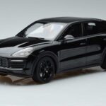 Porsche Cayenne E3 S Coupe Minichamps 1:18 187673 Metāls