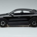 Porsche Cayenne E3 S Coupe Minichamps 1:18 187673 Metāls - image 3 of 6