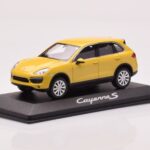Porsche Cayenne 92A Smilšu Dzeltens Minichamps 1:43 - image 2 of 4