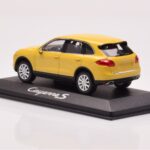 Porsche Cayenne 92A Smilšu Dzeltens Minichamps 1:43 - image 3 of 4