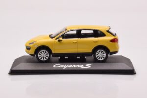 Porsche Cayenne 92A Smilšu Dzeltens Minichamps 1:43