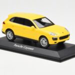 Porsche Cayenne 92A Dzeltens MaxiChamps 1:43 - image 3 of 4