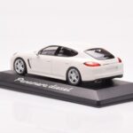 Porsche Panamera 970 Diesel Carrara Balts Minichamps 1:43 - image 3 of 4