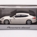 Porsche Panamera 970 Diesel Carrara Balts Minichamps 1:43 - image 4 of 4