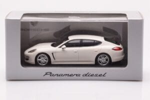 Porsche Panamera 970 Diesel Carrara Balts Minichamps 1:43 WAP0200090C Metāls — attēls 4 no 4