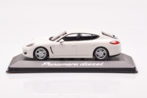Porsche Panamera 970 Diesel Carrara Balts Minichamps 1:43