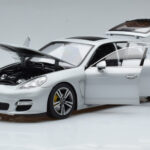 Porsche Panamera 970 Turbo Sudrabs Norev 1:18 - image 2 of 7
